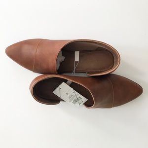 NWT Universal Thread Wenda Shoe in Cognac, 8.5